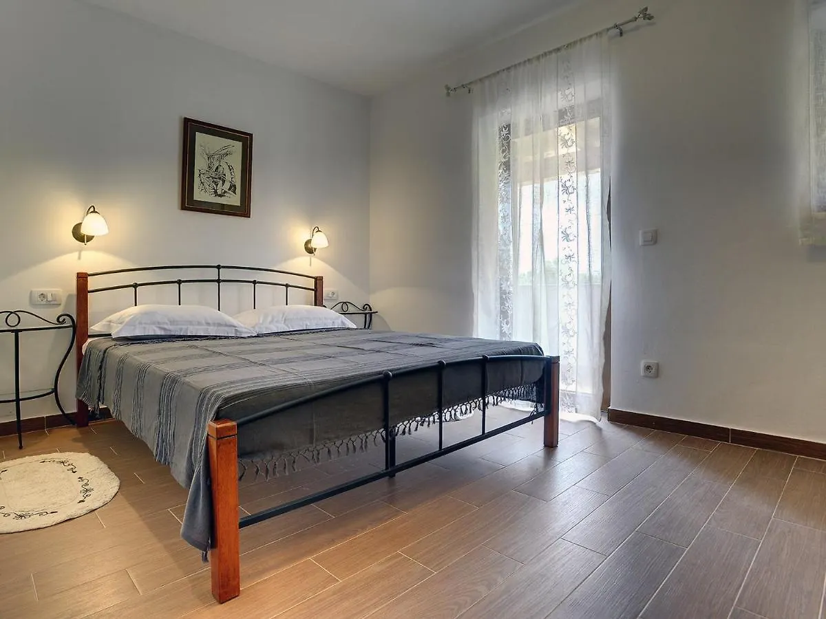 Heritage Holiday Home In Rojnici With Pool Barban