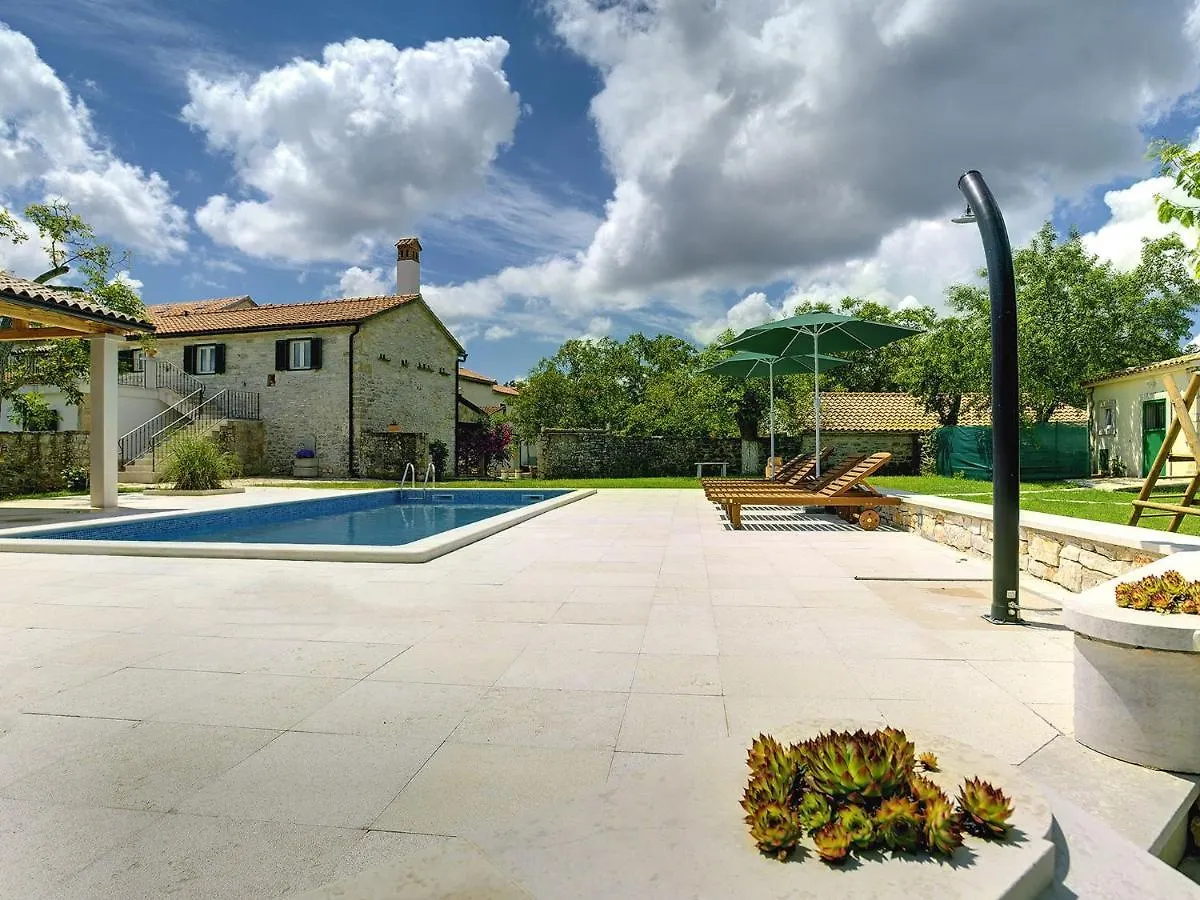 Heritage Holiday Home In Rojnici With Pool Barban